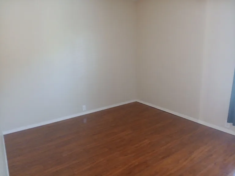 10404 Griffith Park Dr NE — Photo 14