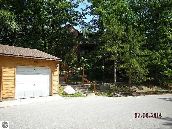 3rd image of 3926 Sherwood Forest Dr