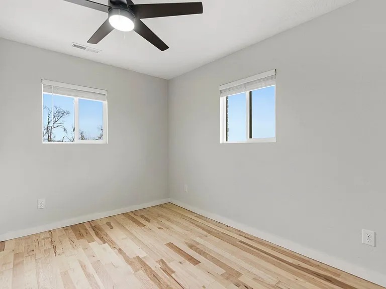 2831 E University St — Photo 14