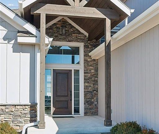 2nd image of 2500 NW Riverview Dr