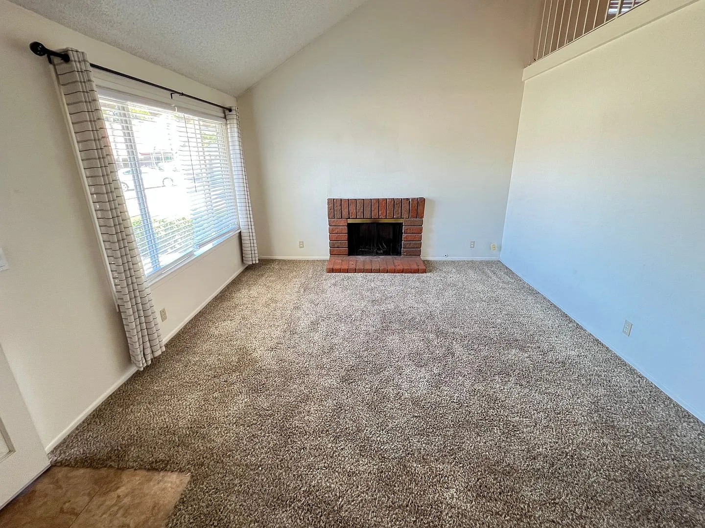 Adorable 3 Bed 2 Bath Home in Anaheim Hills — Photo 4