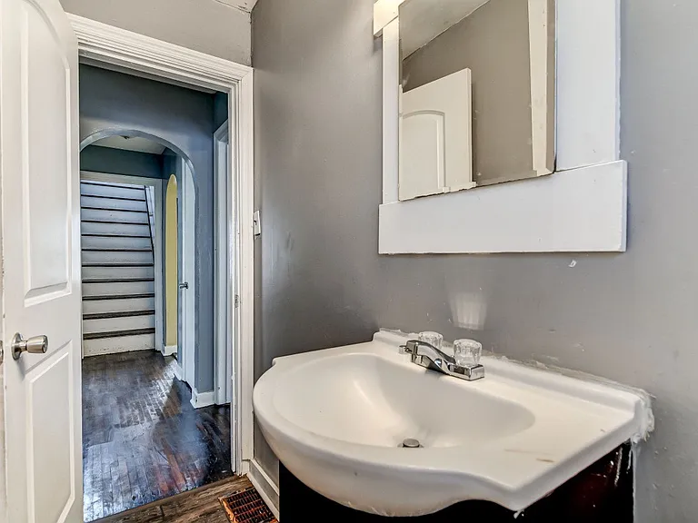 759 E Lawrence St — Photo 16