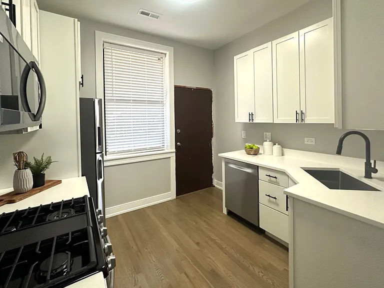 3834 N Wilton Ave #3 — Photo 12