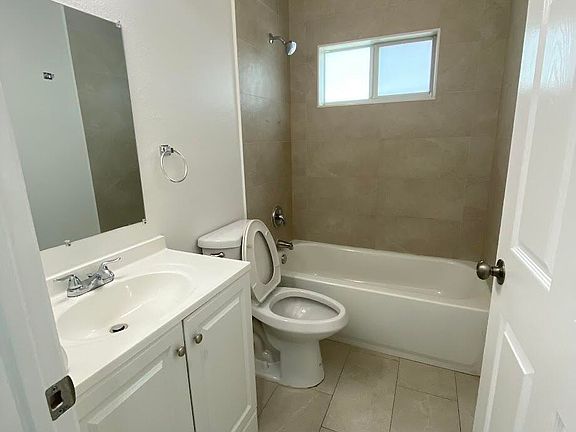 5th image of 2594 NW 20th St #B