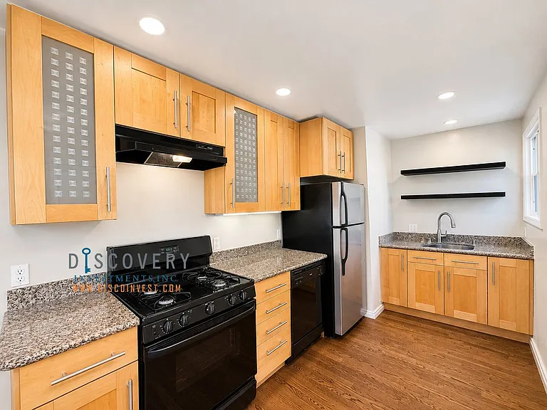 Eagle Ave. 2529 — Photo 16
