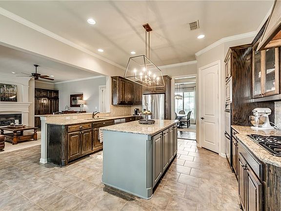 5th image of 213 Black Walnut Dr