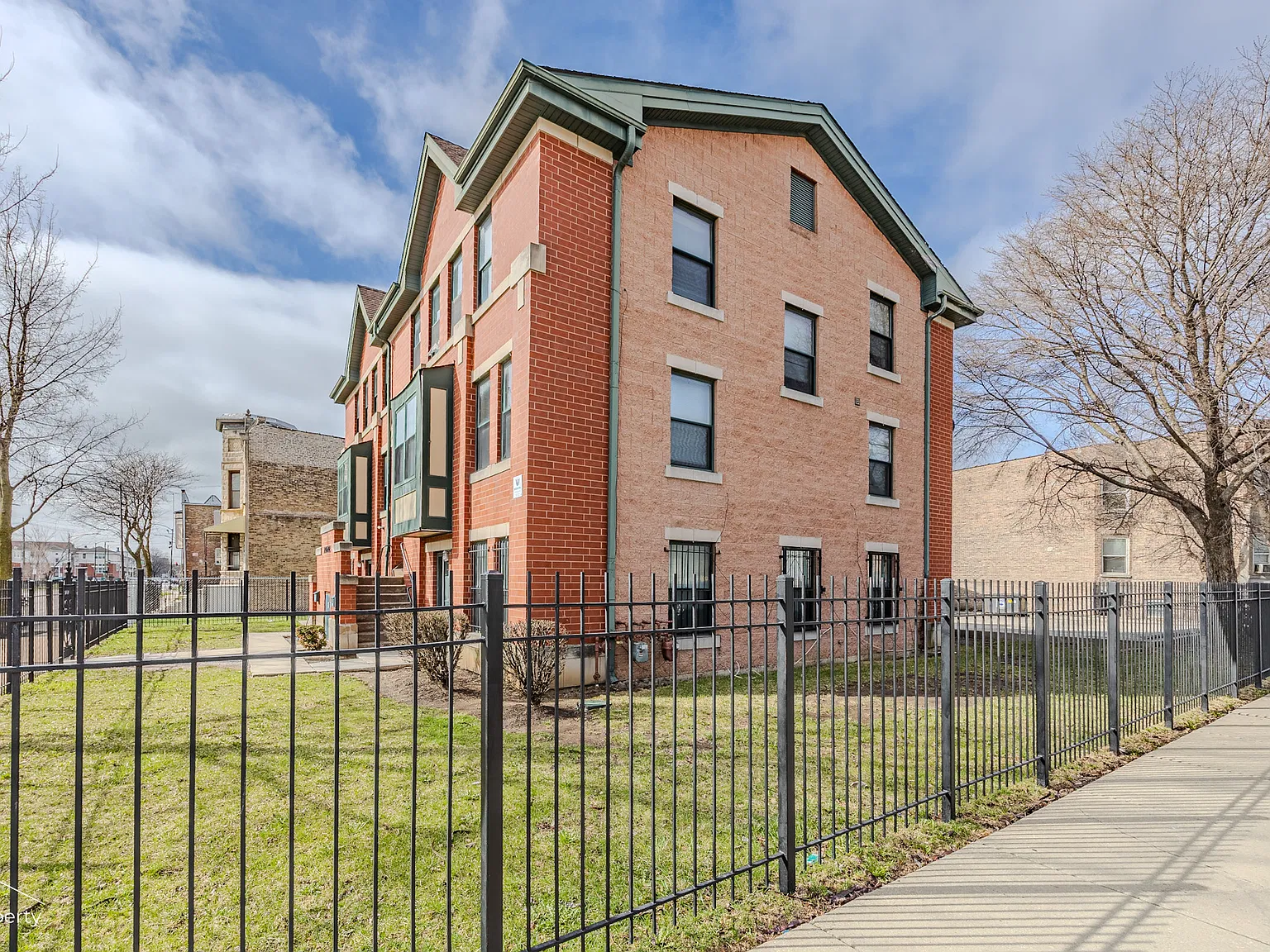 4 bed, 2.5 bath, $2,381 — Photo 3