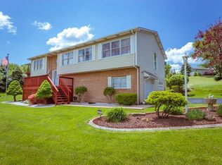 332 Shannon Cir, New Brighton, PA