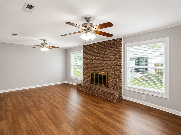 302 Richland Dr — Photo 5