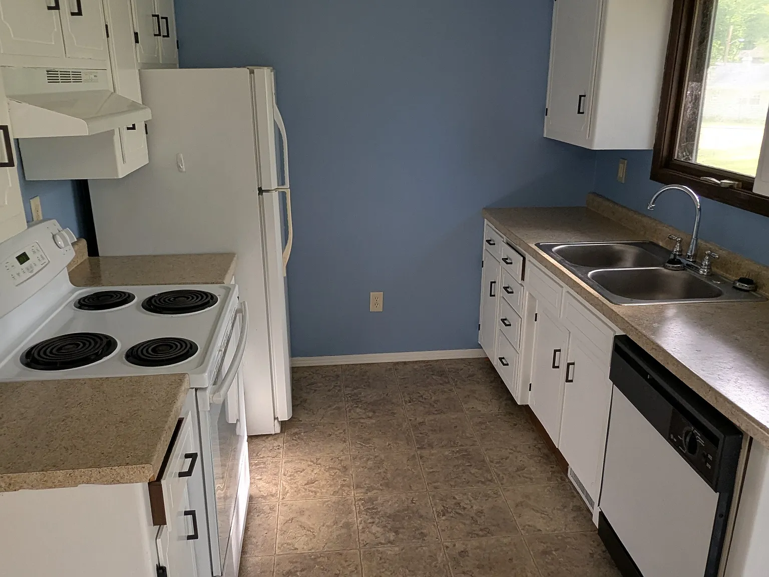 2 bed, 1.5 bath, 910 sqft, $1,400 — Photo 2