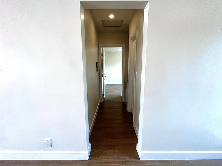 2906 Carmona Ave #4 — Photo 6