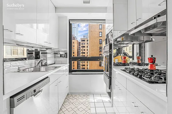 Sold by Sotheby's International Realty | media 4