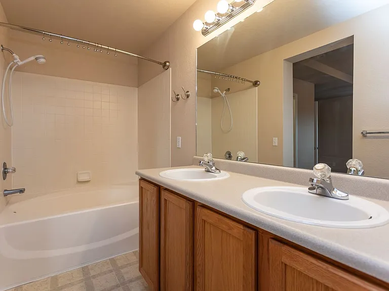 6563 Silverwind Cir — Photo 23