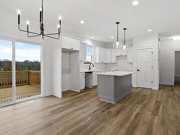4th image of 517 Scenic View Ave