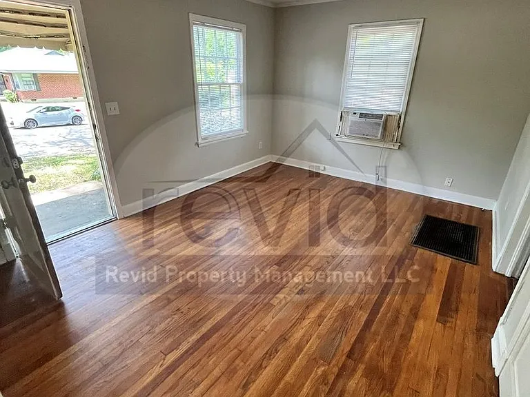 Campbell 2562 — Photo 8