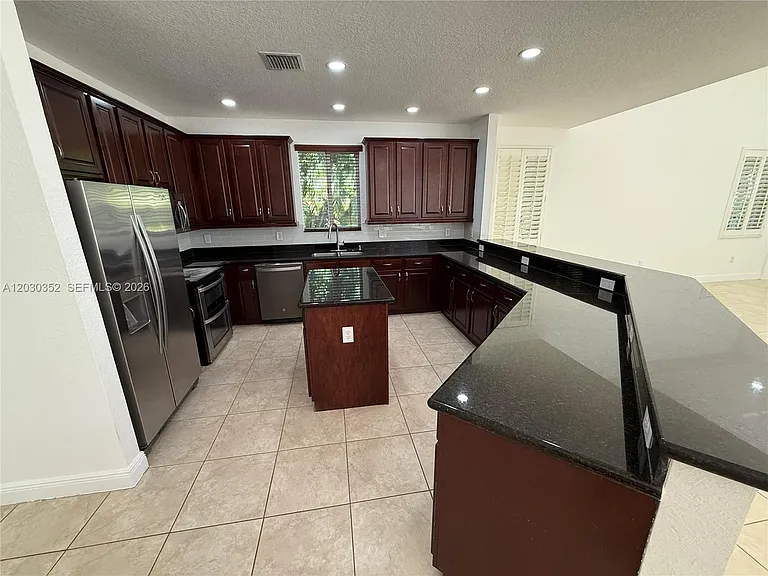 2250 SE 19th Ave — Photo 12