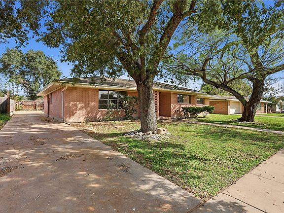 2nd image of 3314 Casa De Palmas Dr