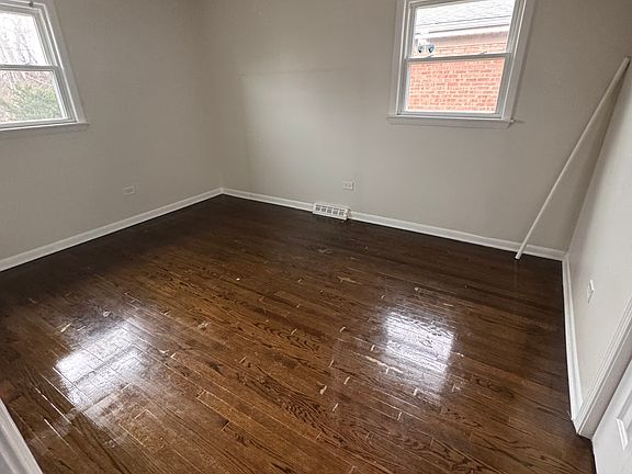 4th image of 14419 Blackstone Ave