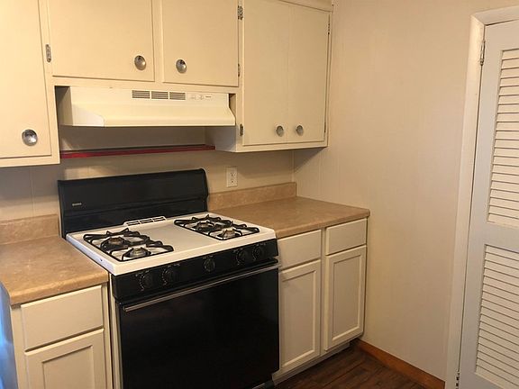 3rd image of 808 N McLaren St