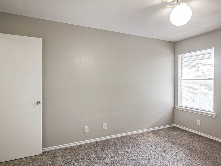Oak Terrace Apartments — Photo 20