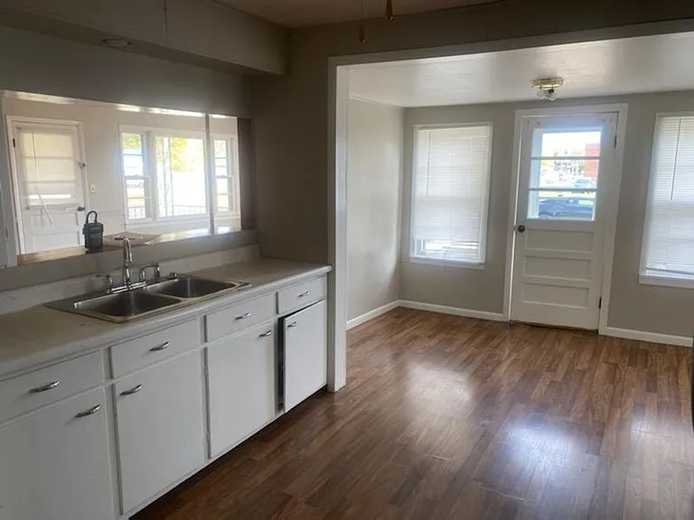 1711 W Main St — Photo 3