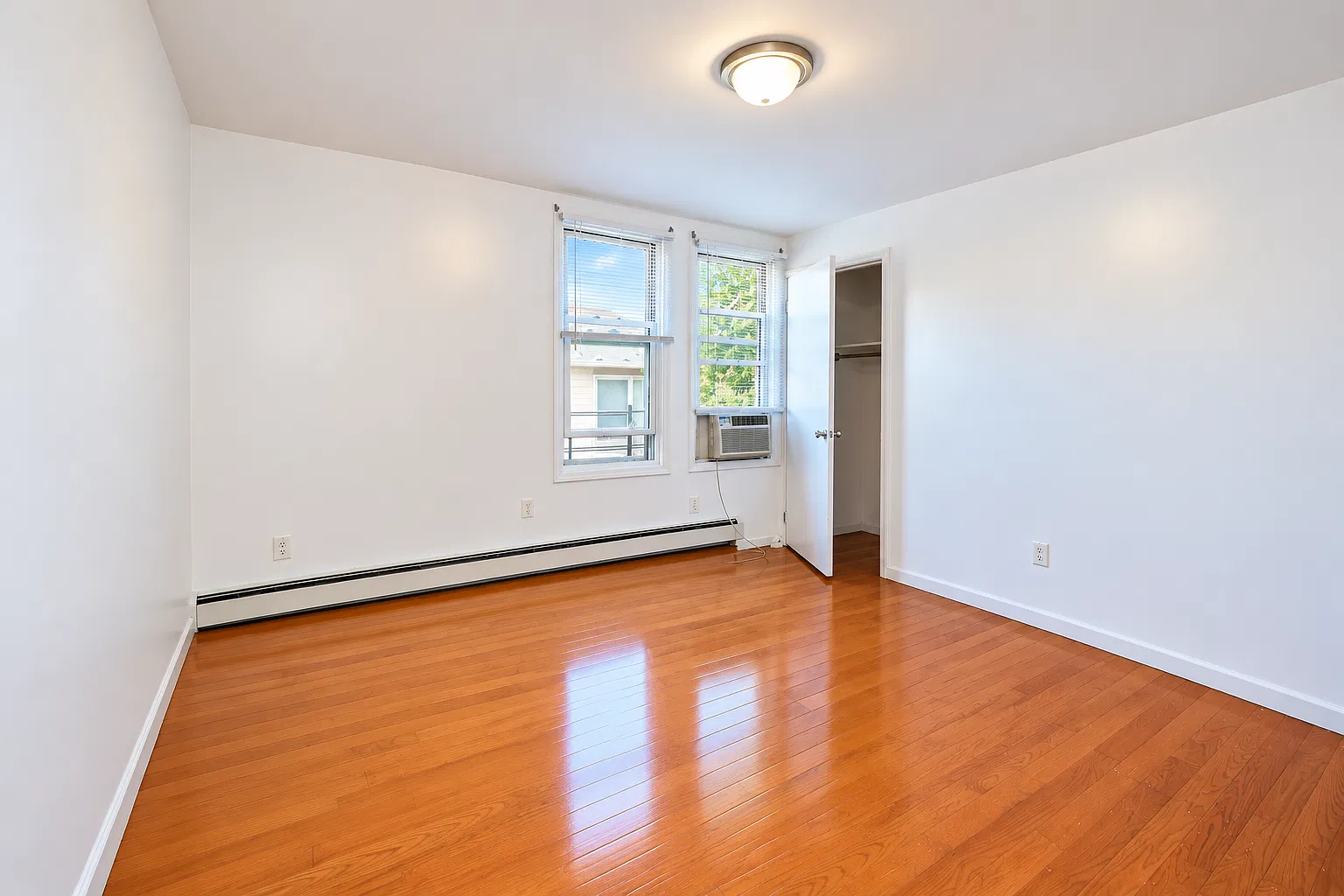 2 bed, 1.5 bath, 1000 sqft, $2,300 — Photo 3