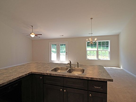 5th image of 155 Stratford Pl