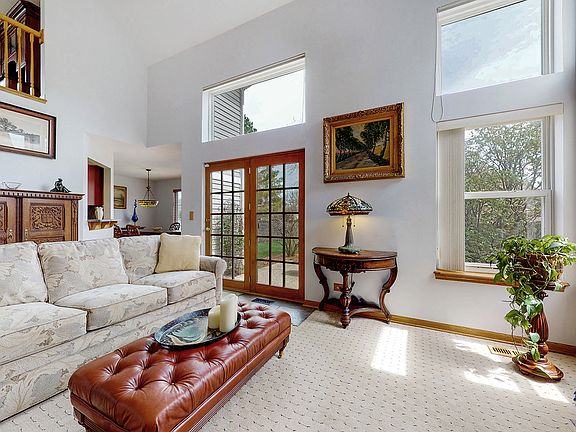 5th image of 472 Lexington Ln