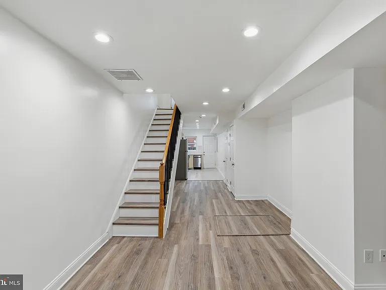 458 E Federal St — Photo 5