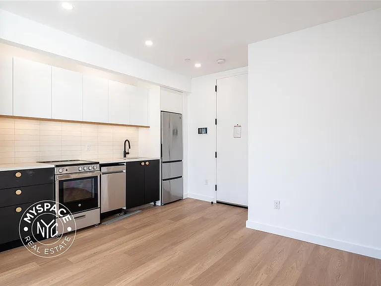 650 Madison St #4A — Photo 2