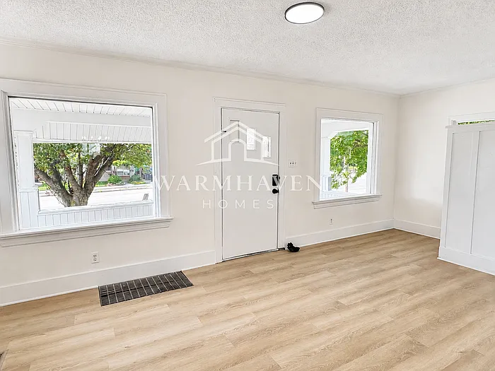 3 bed, 2.0 bath, 1453 sqft, $1,795 — Photo 2