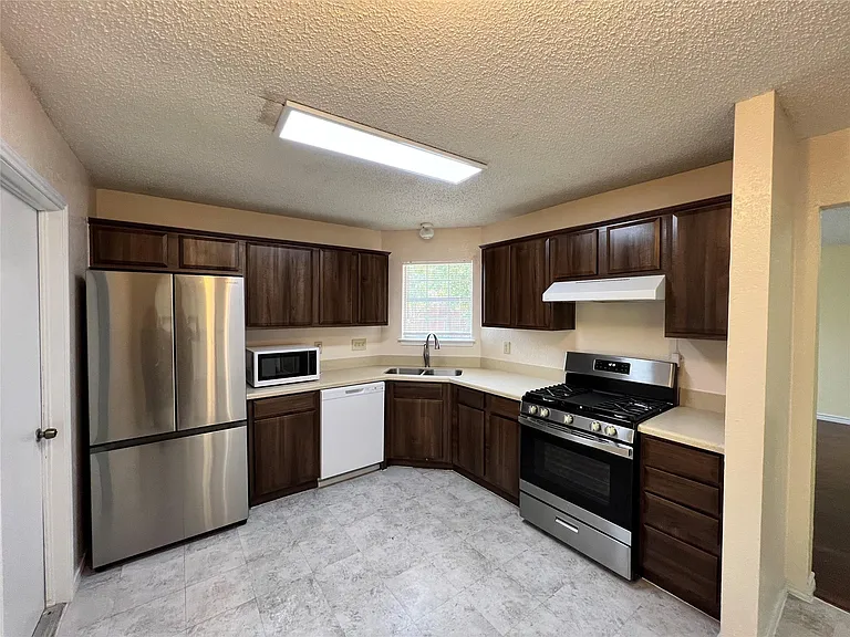 16202 Edgerly Ct — Photo 11