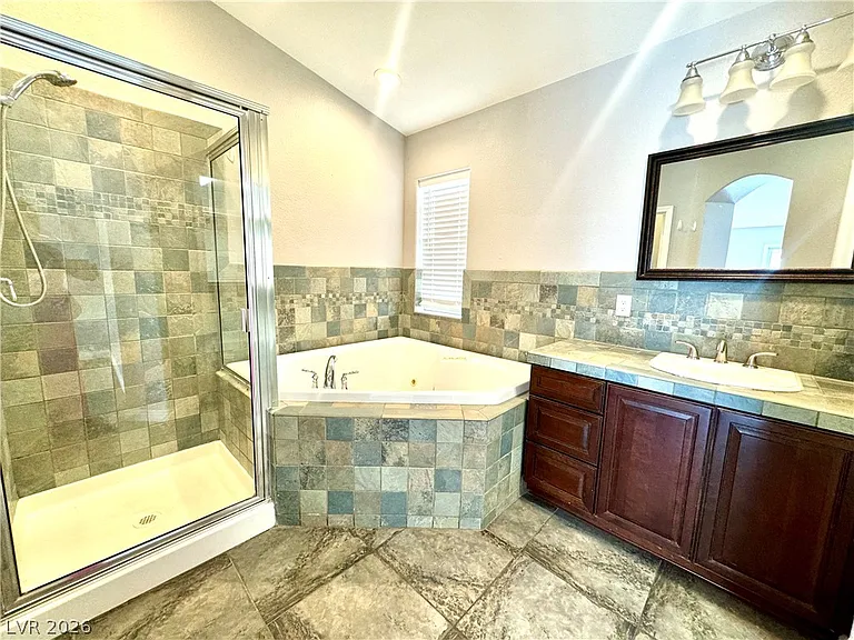 10224 Desert Wind Dr — Photo 15