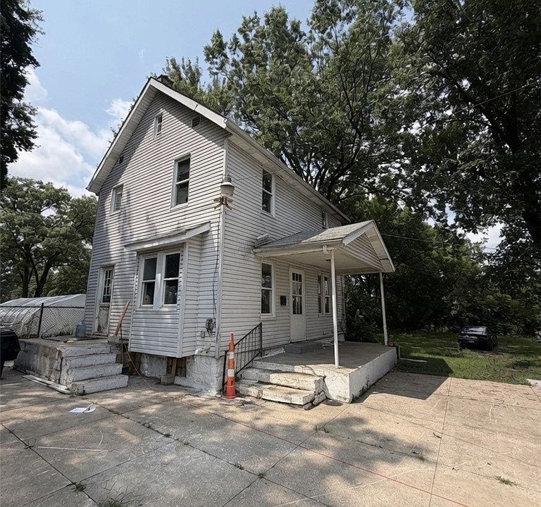 1st image of 800 Beardsley St