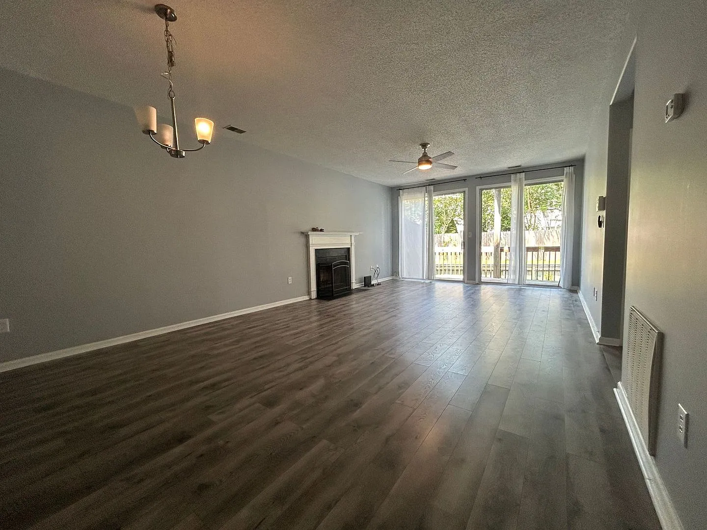 Introducing a charming 2 bedroom, 2 bathroom condo — Photo 4