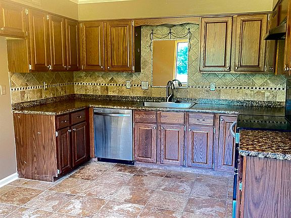 5th image of 9148 Gainsborough Dr
