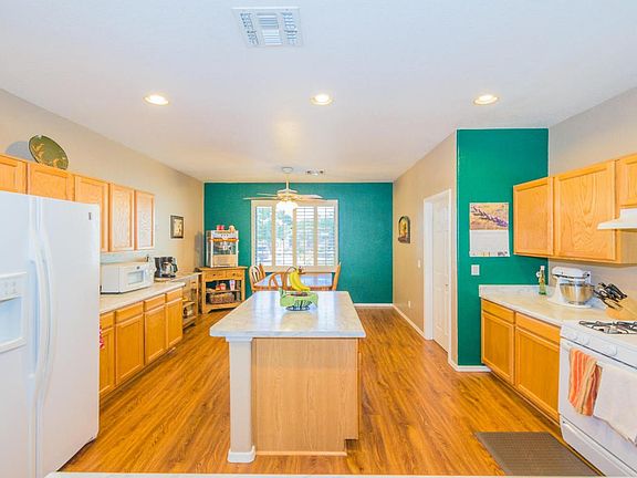 4th image of 8657 E Esselmont Dr