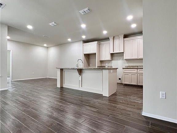 4th image of 2321 N Peking St