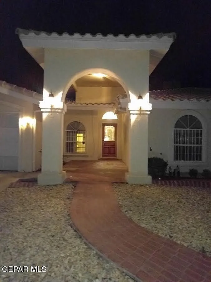 Building Photo - 7417 Mission Viejo Dr