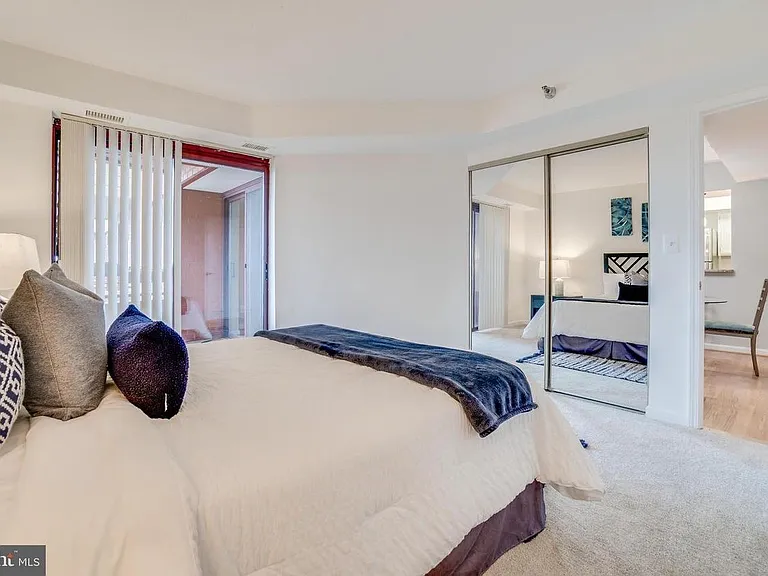 2400 Clarendon Blvd #1001 — Photo 6