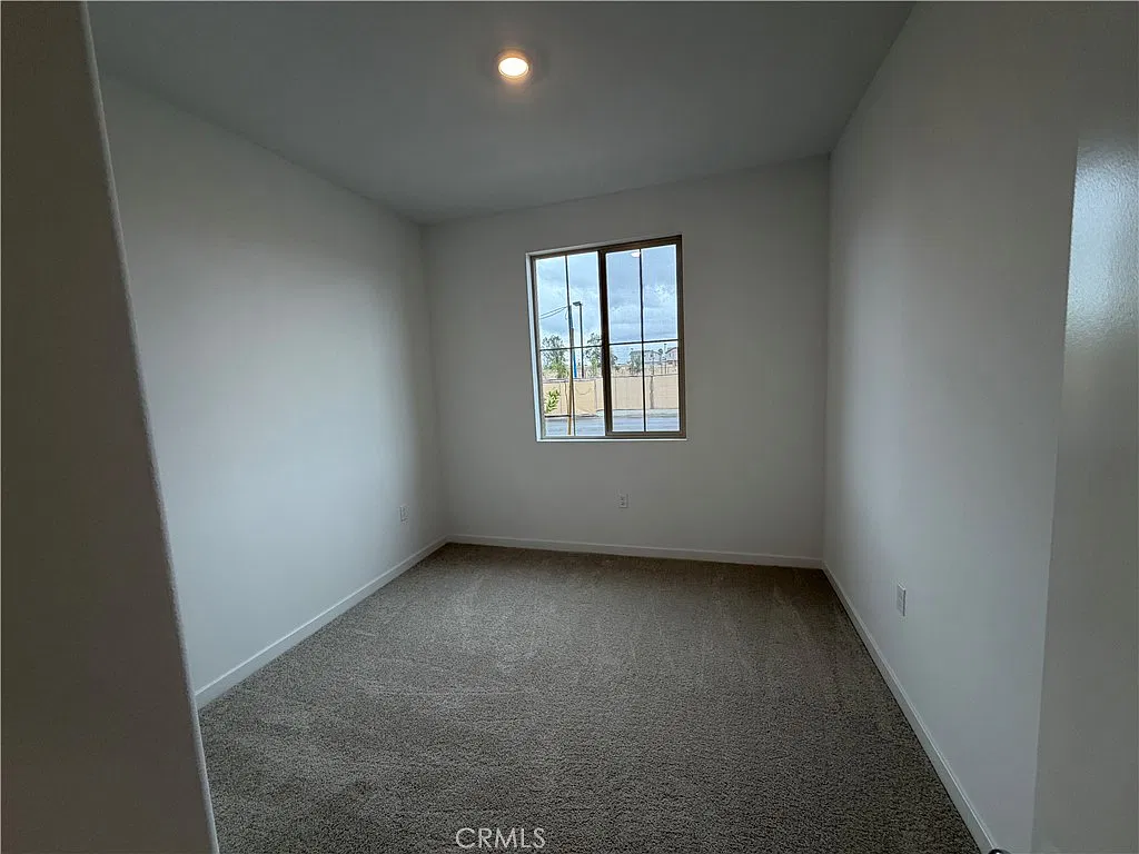 4 bed, 2296 sqft, $3,800 — Photo 3