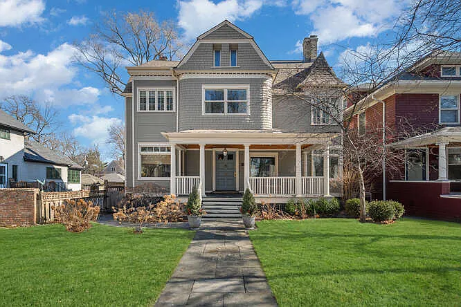 1211 Hinman Ave photo 1