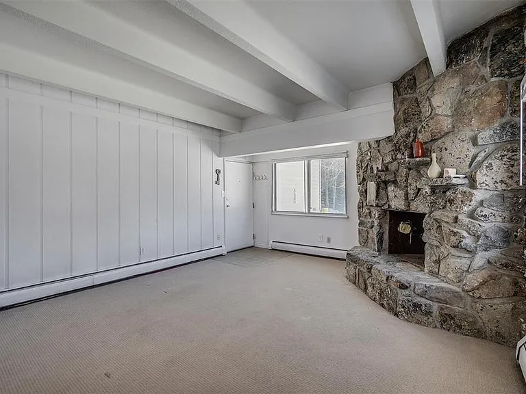 370 E La Bonte St #305 — Photo 3