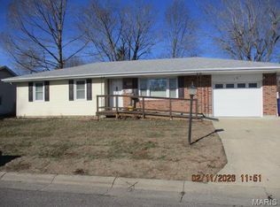 101 Dawn Dr, Washington, MO 63090