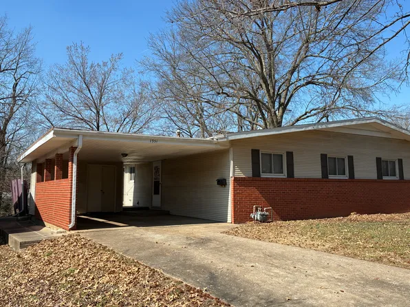 1951 S Ventura Ave, Springfield, MO 65804