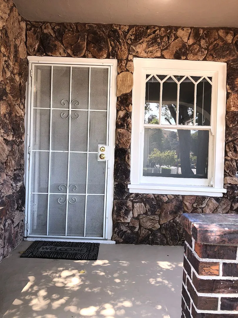 Quaint 2 BR/1BA House near downtown Martinez-Rent $2700.00 (1835 Estudillo St, Martinez) — Photo 2