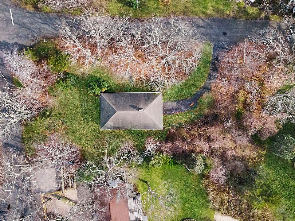 2nd image of 2 Yale Rd