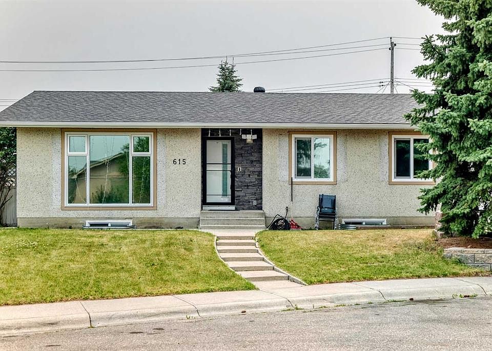 1st image of 615 N Marian Cres NE