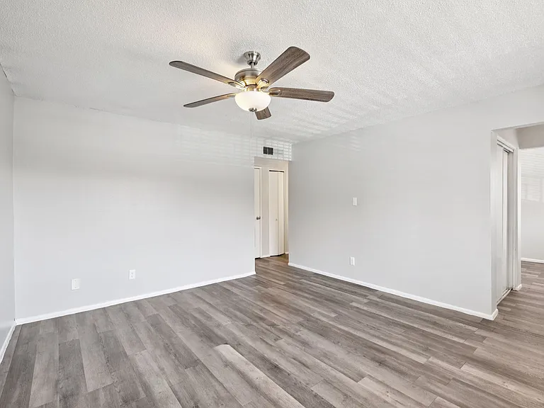 Mariposa Flats — Photo 45