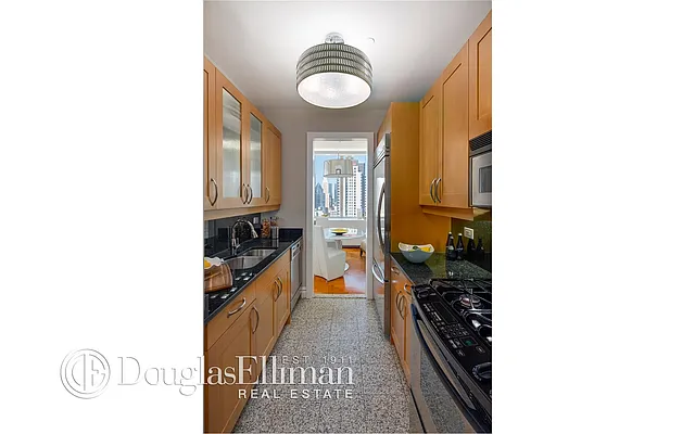 Sold by Douglas Elliman | media 24
